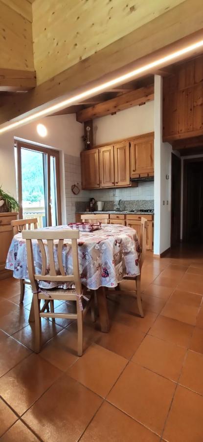 Mansarda A Carciato, Trilocale In Montagna Apartment Dimaro Bagian luar foto