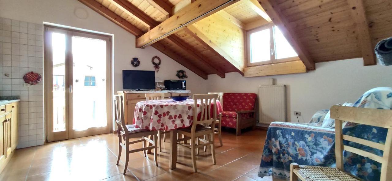 Mansarda A Carciato, Trilocale In Montagna Apartment Dimaro Bagian luar foto