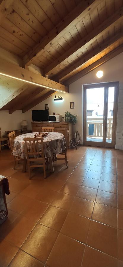 Mansarda A Carciato, Trilocale In Montagna Apartment Dimaro Bagian luar foto