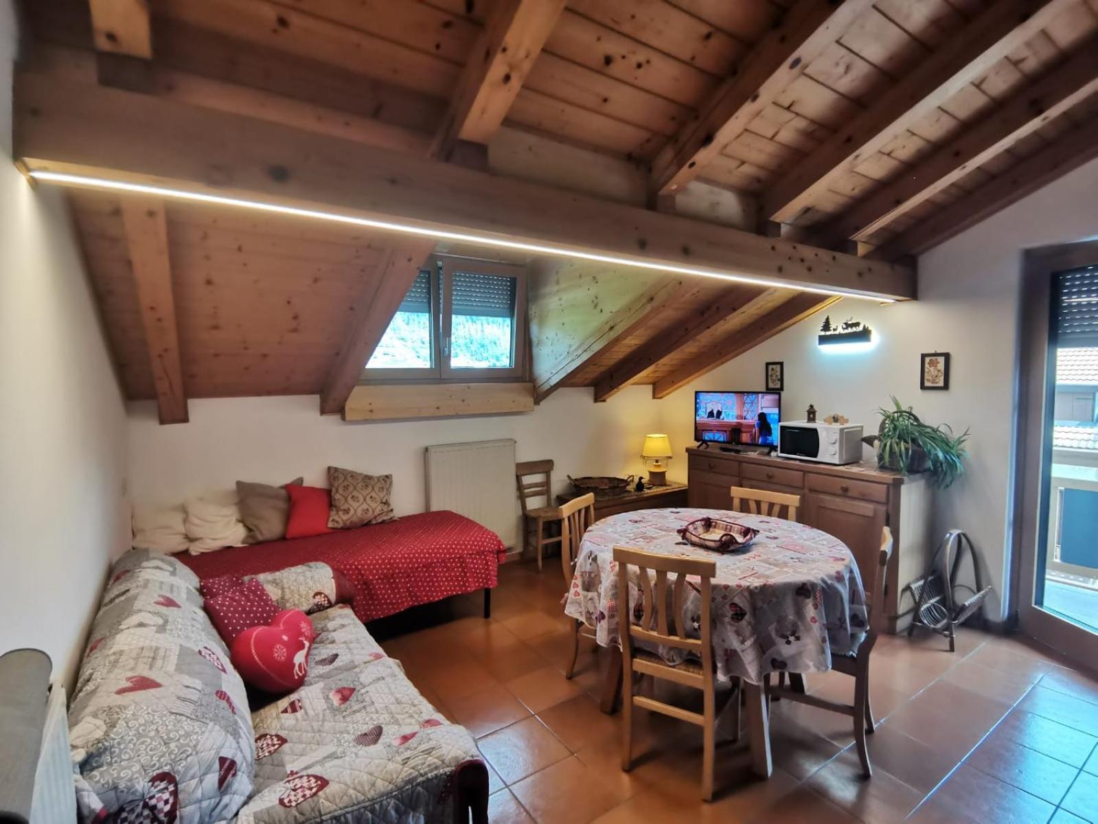 Mansarda A Carciato, Trilocale In Montagna Apartment Dimaro Bagian luar foto