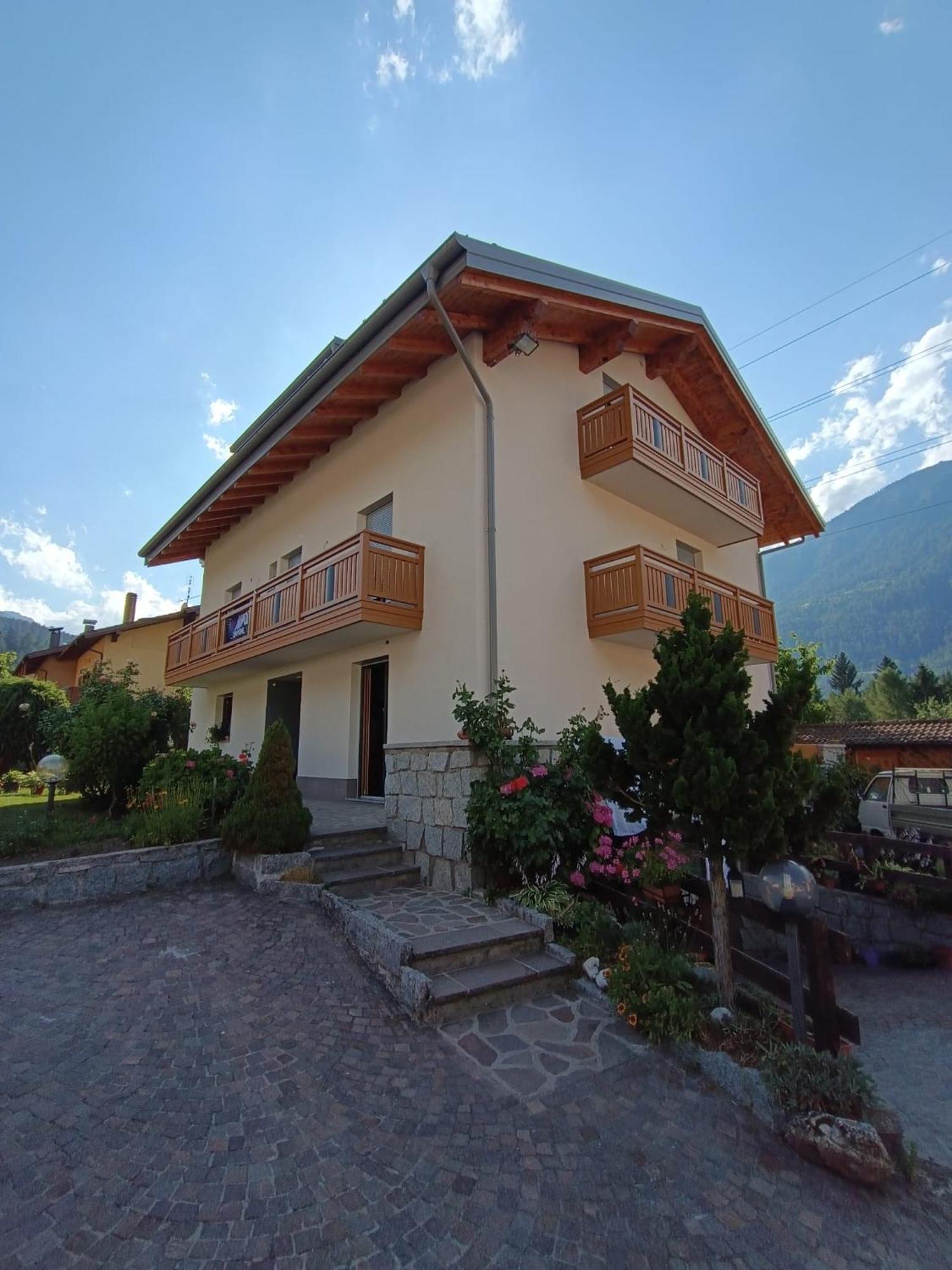 Mansarda A Carciato, Trilocale In Montagna Apartment Dimaro Bagian luar foto